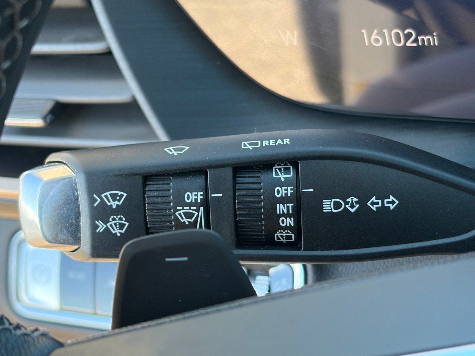 Used 2025 Buick Envision Avenir AWD/4WD image 25