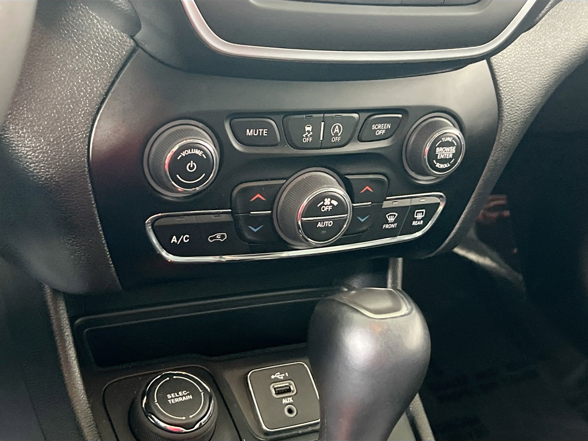 Used 2023 Jeep Cherokee Altitude Lux w/ Lux Elite Package AWD/4WD image 16