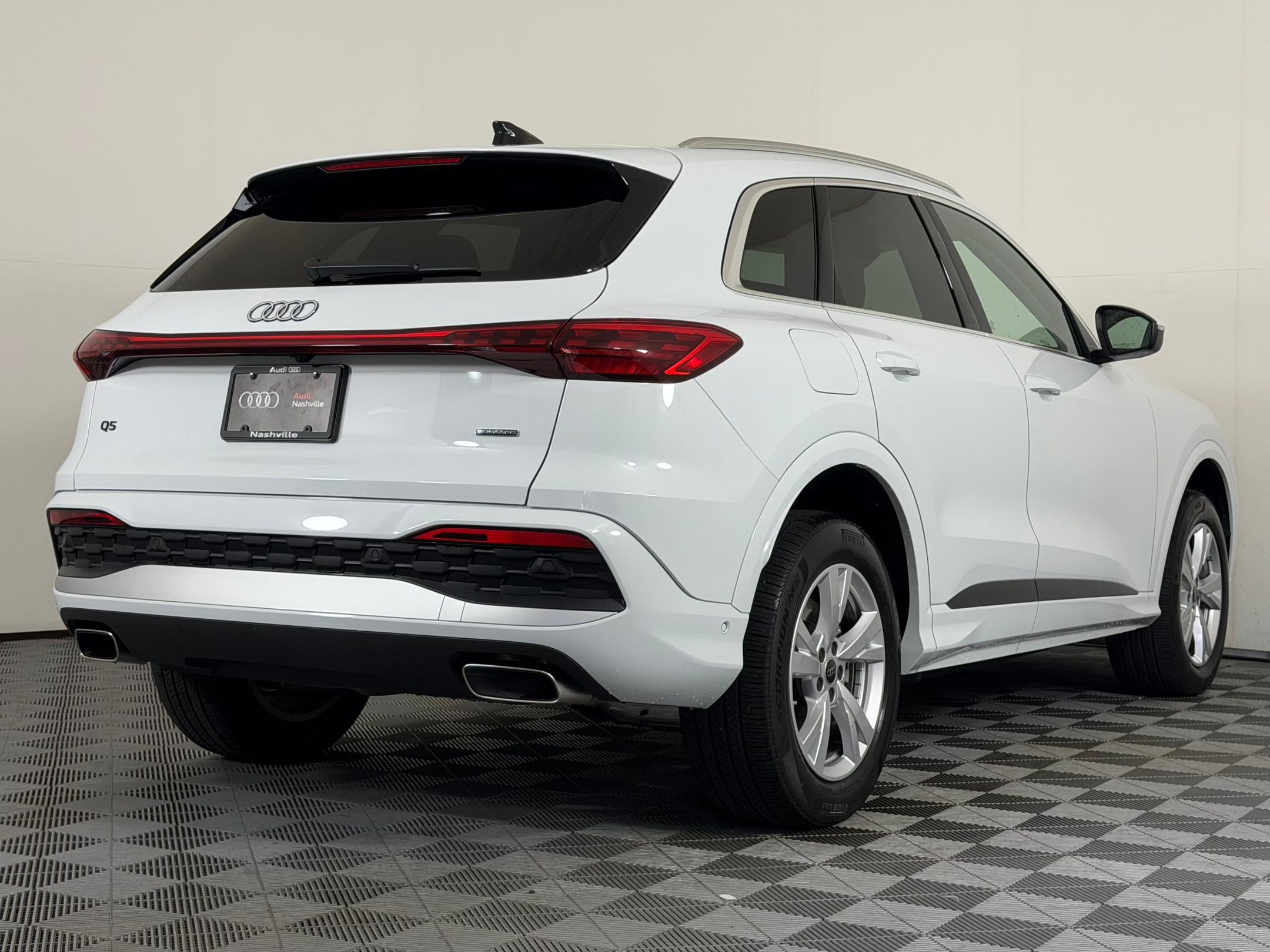 Used 2025 Audi Q5 Premium AWD/4WD image 9