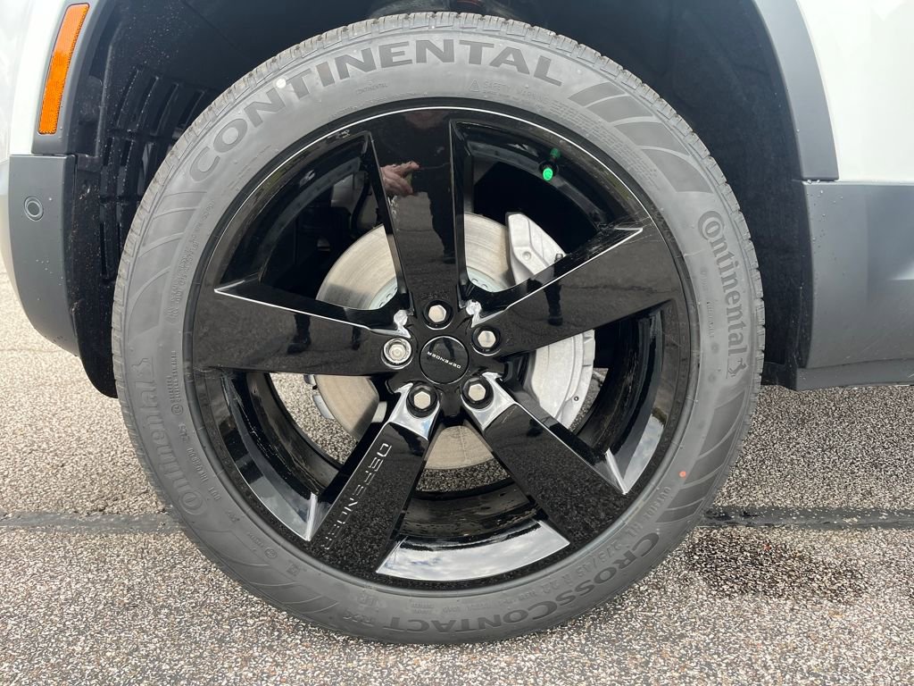 New 2026 Land Rover Defender 110 S image 11