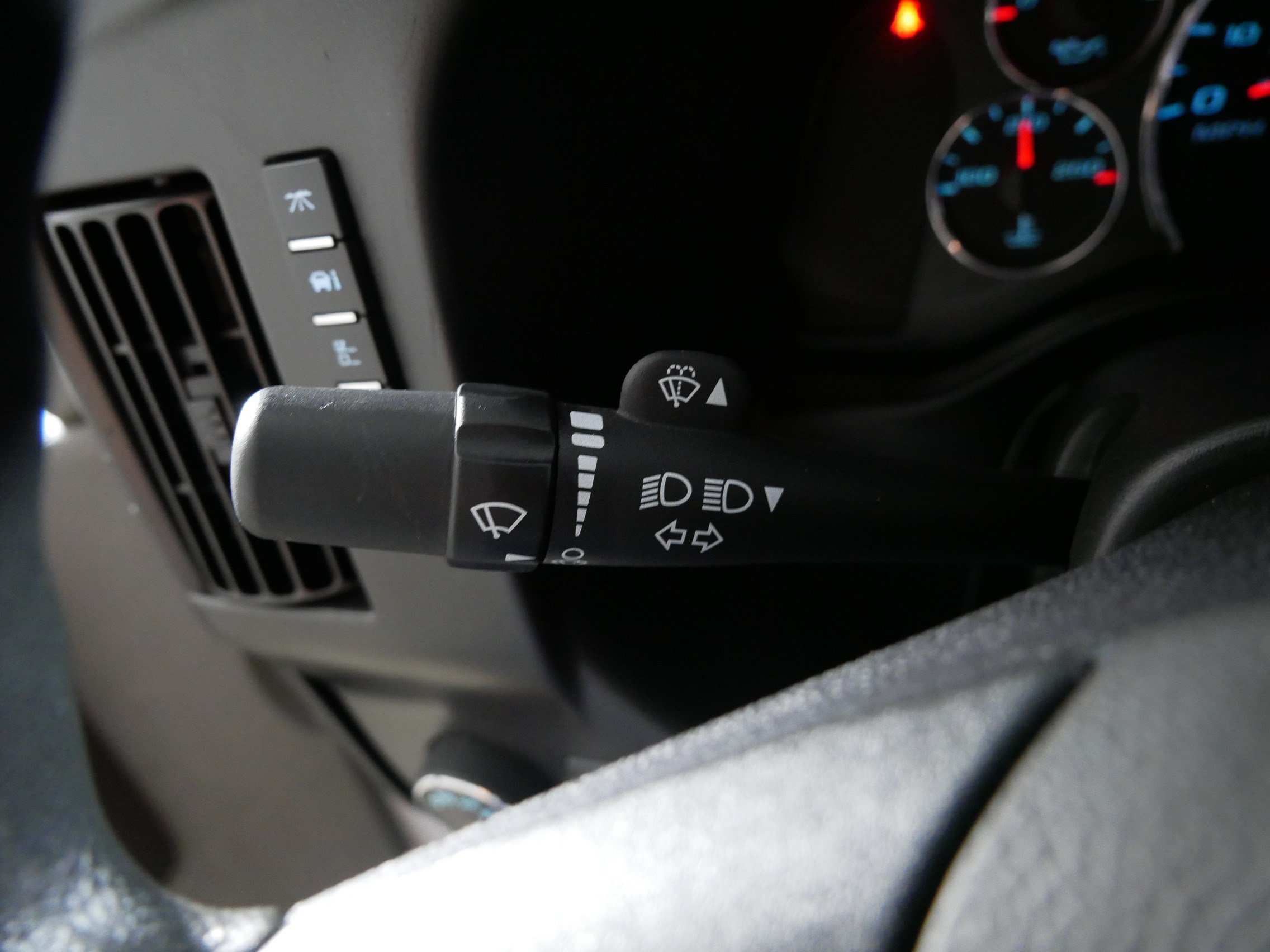 Used 2025 Chevrolet Express 2500 w/ Driver Convenience Package RWD image 32