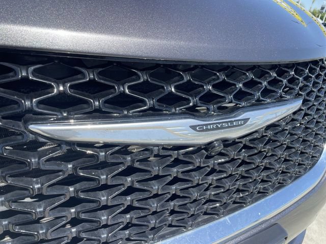 Used 2023 Chrysler Pacifica Touring-L FWD image 30