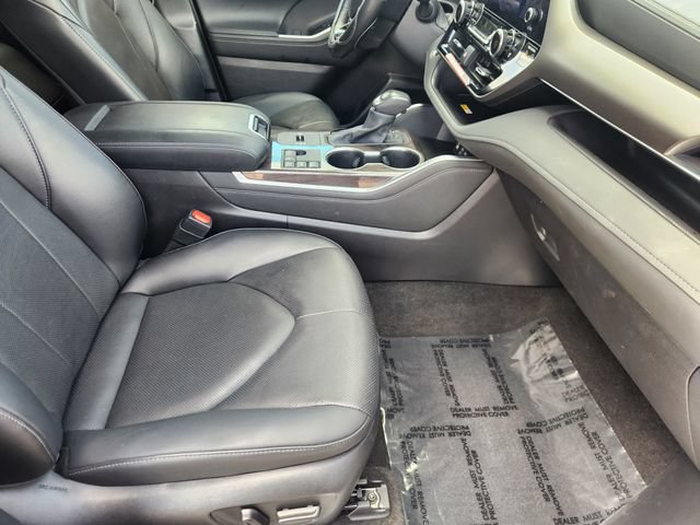 Certified 2025 Toyota Highlander Limited FWD image 14