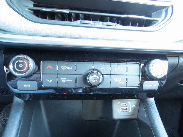 New 2024 Jeep Compass Latitude image 26