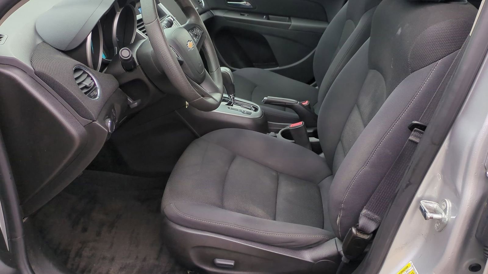 Used 2016 Chevrolet Cruze LT image 16