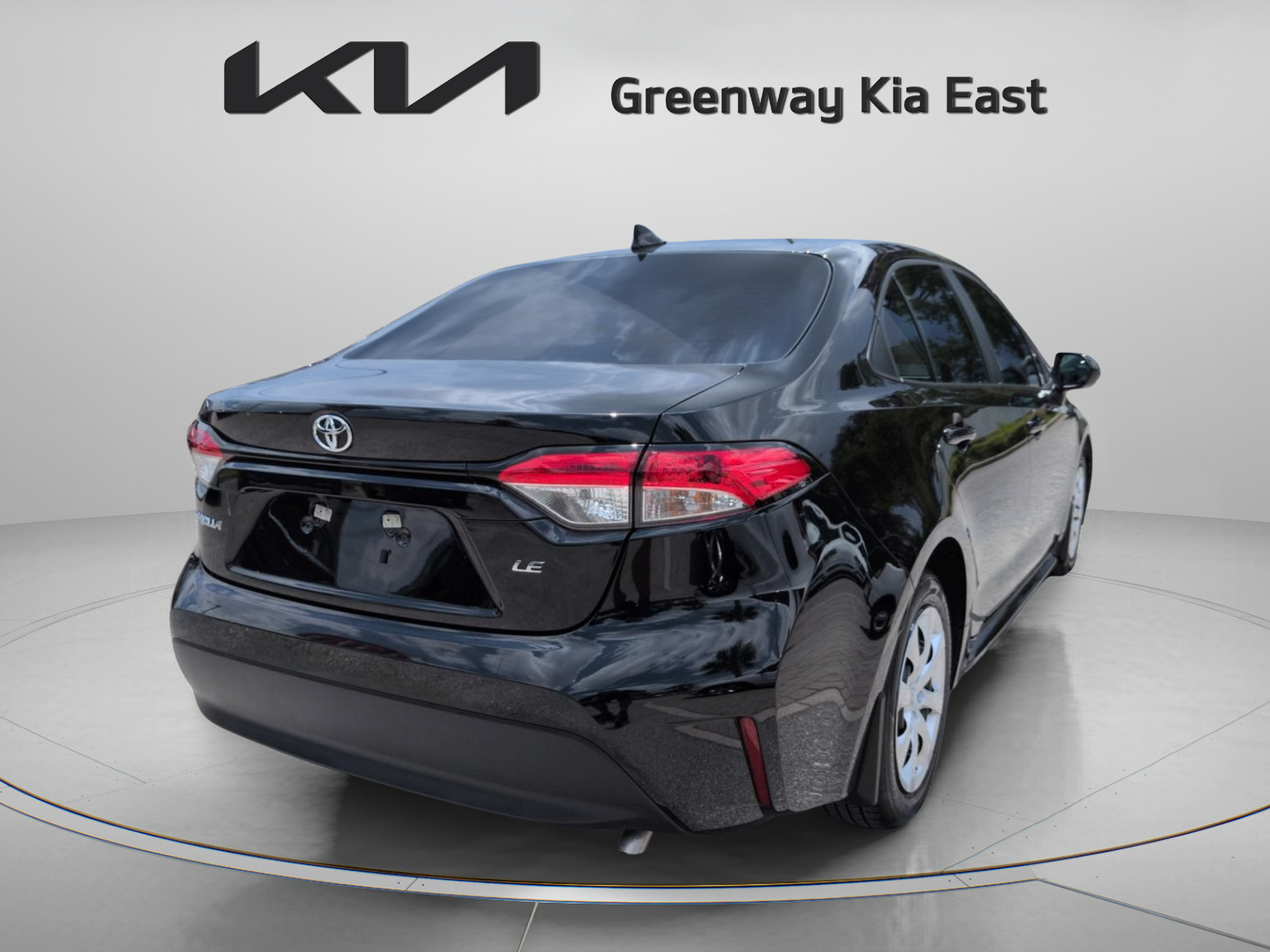 Used 2025 Toyota Corolla LE FWD image 5