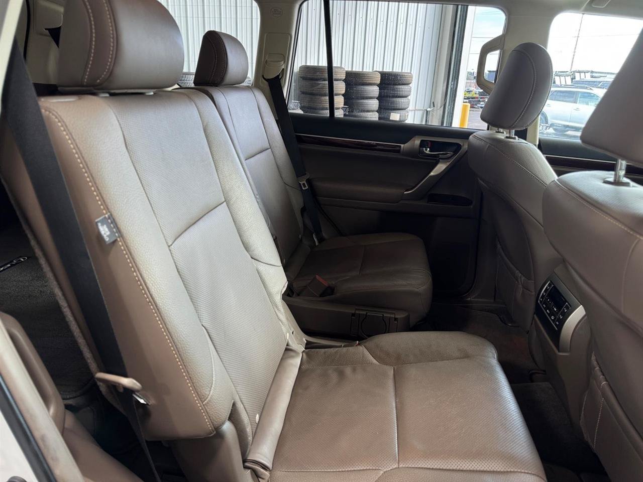 Used 2019 Lexus GX 460 Premium AWD/4WD image 40