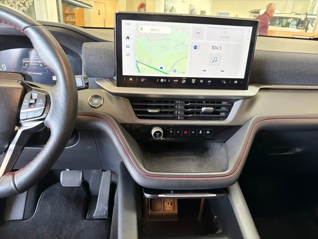 Used 2025 Ford Explorer ST-Line w/ ST-Line Street Pack image 18