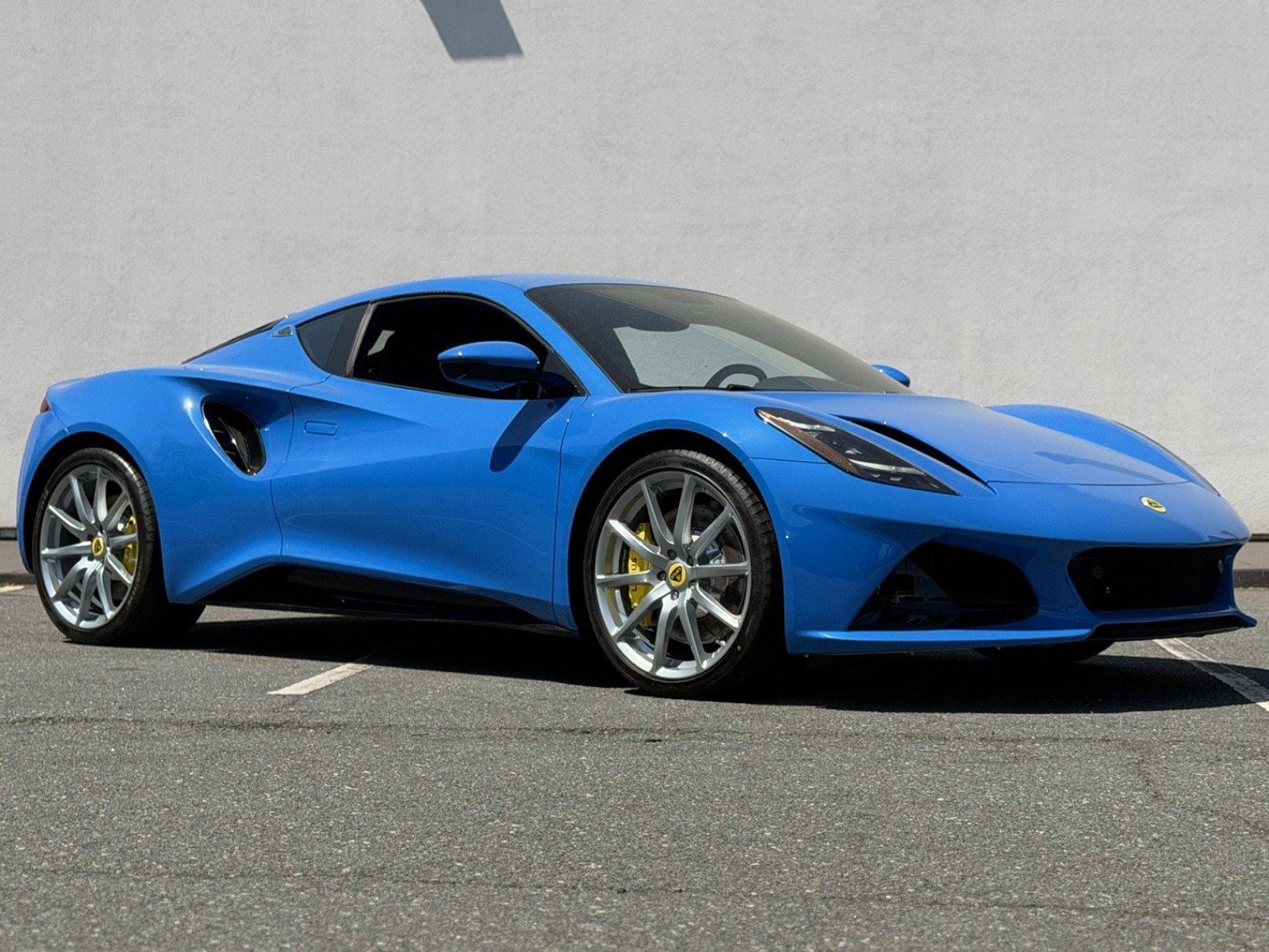 Used 2025 Lotus Emira RWD image 1