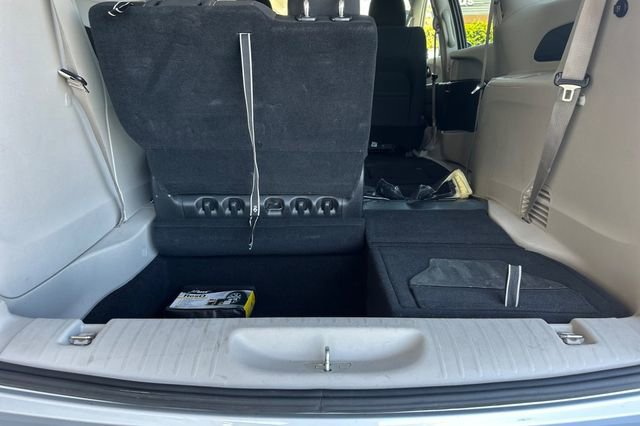 Used 2022 Chrysler Voyager LX FWD image 20