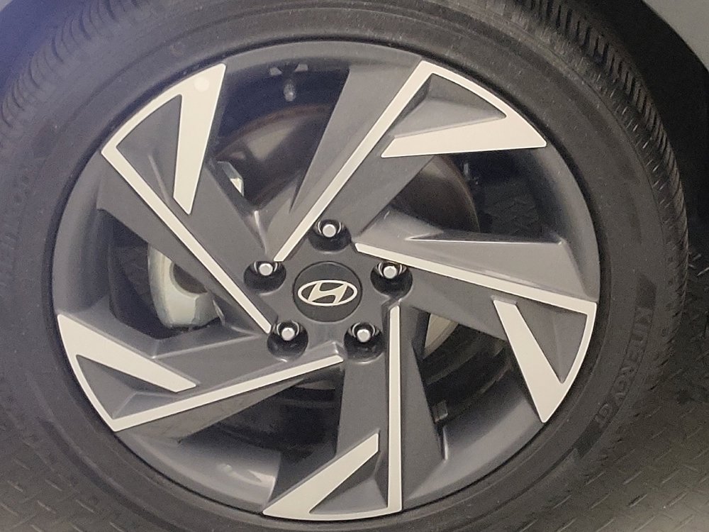 Used 2025 Hyundai Elantra Limited image 31
