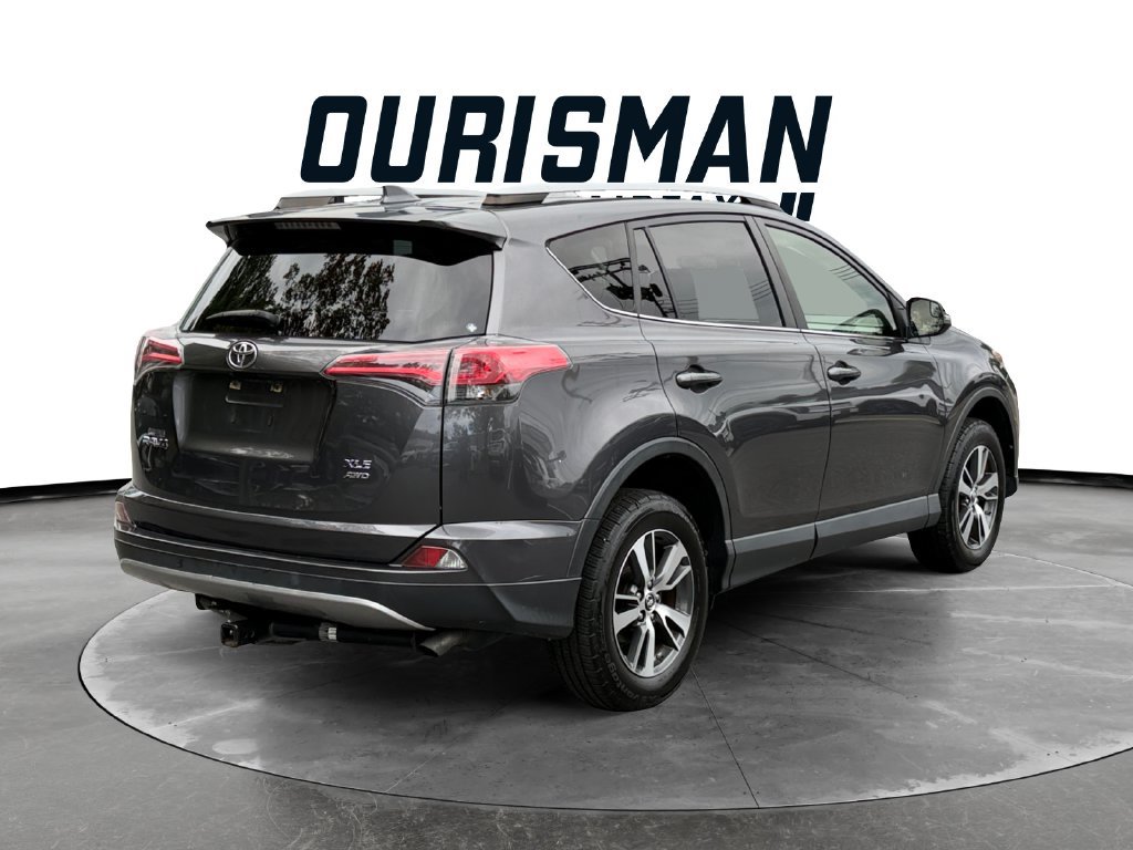 Used 2017 Toyota RAV4 XLE AWD/4WD image 5
