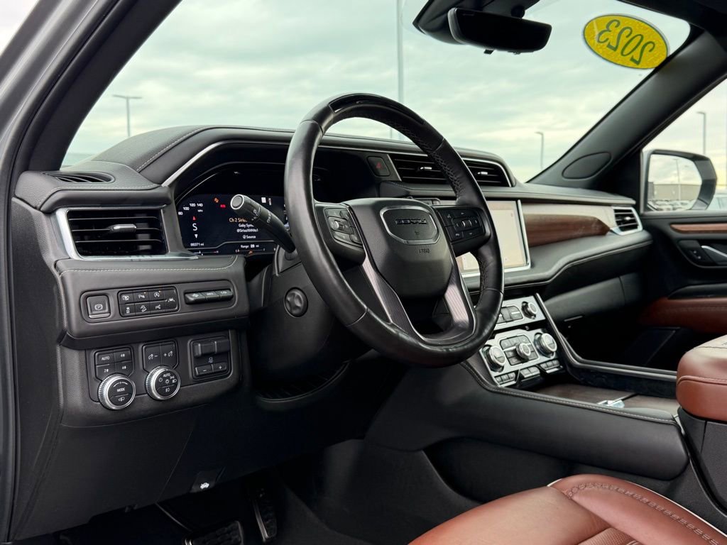 Used 2023 GMC Yukon XL Denali Ultimate image 11
