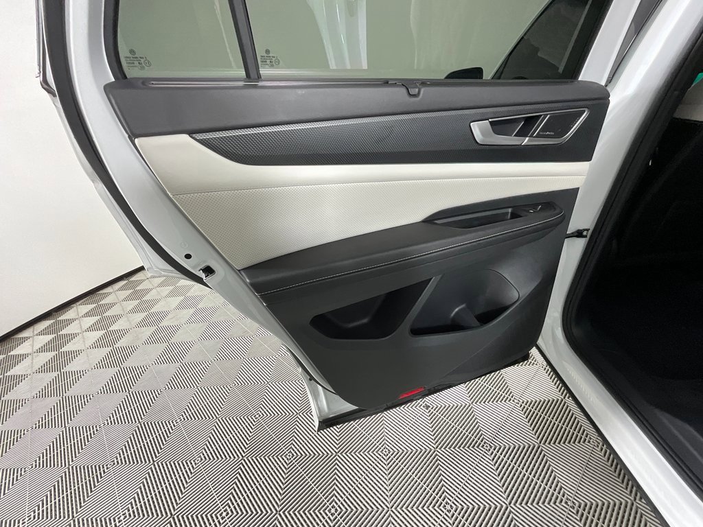 Used 2024 Volkswagen Atlas Cross Sport SEL Premium R-Line image 27