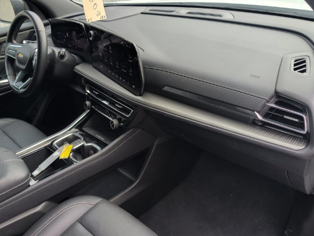 Used 2025 Chevrolet Traverse LT AWD/4WD image 32