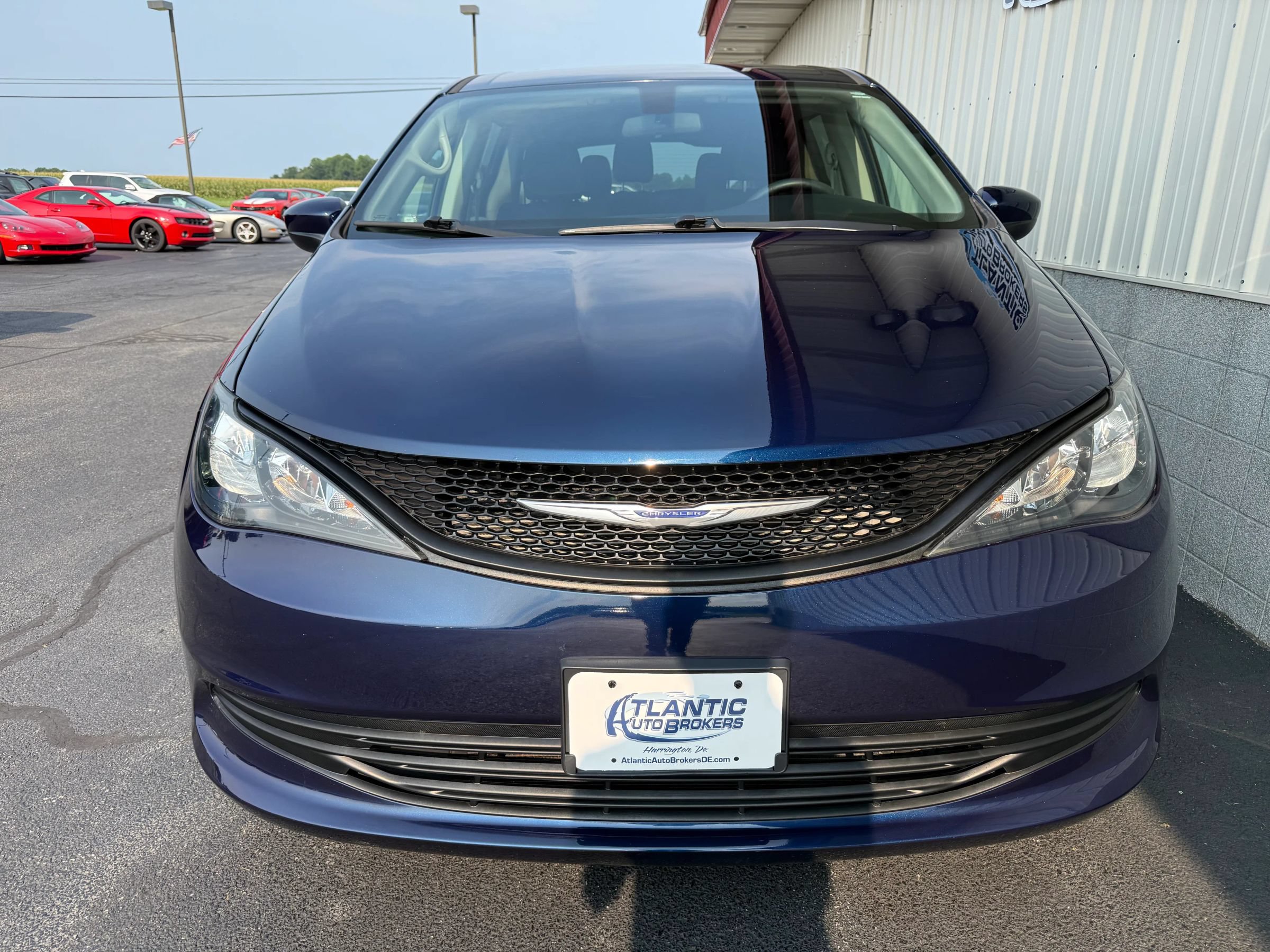 Used 2020 Chrysler Voyager L FWD image 9