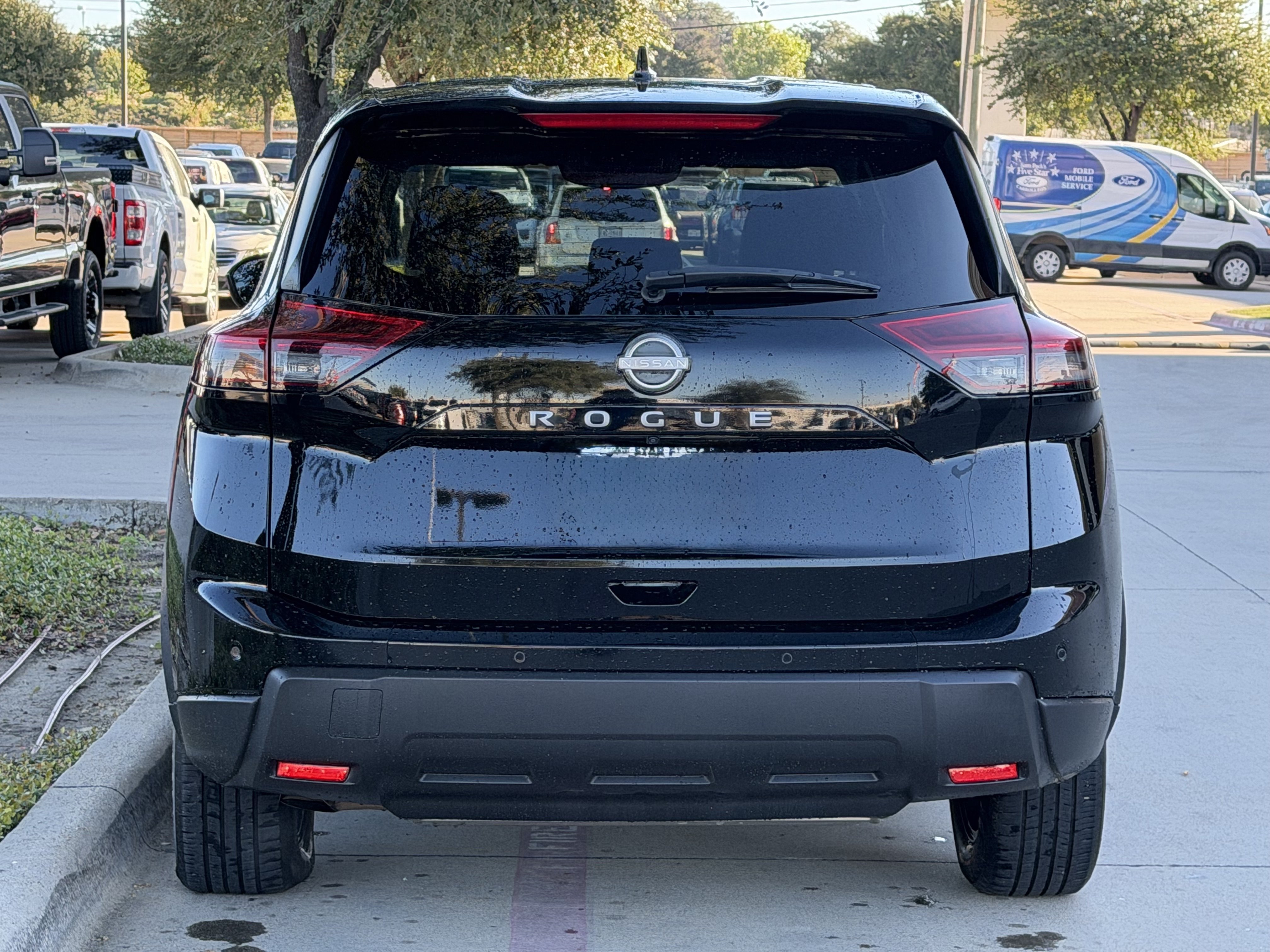 Used 2025 Nissan Rogue SV FWD image 5
