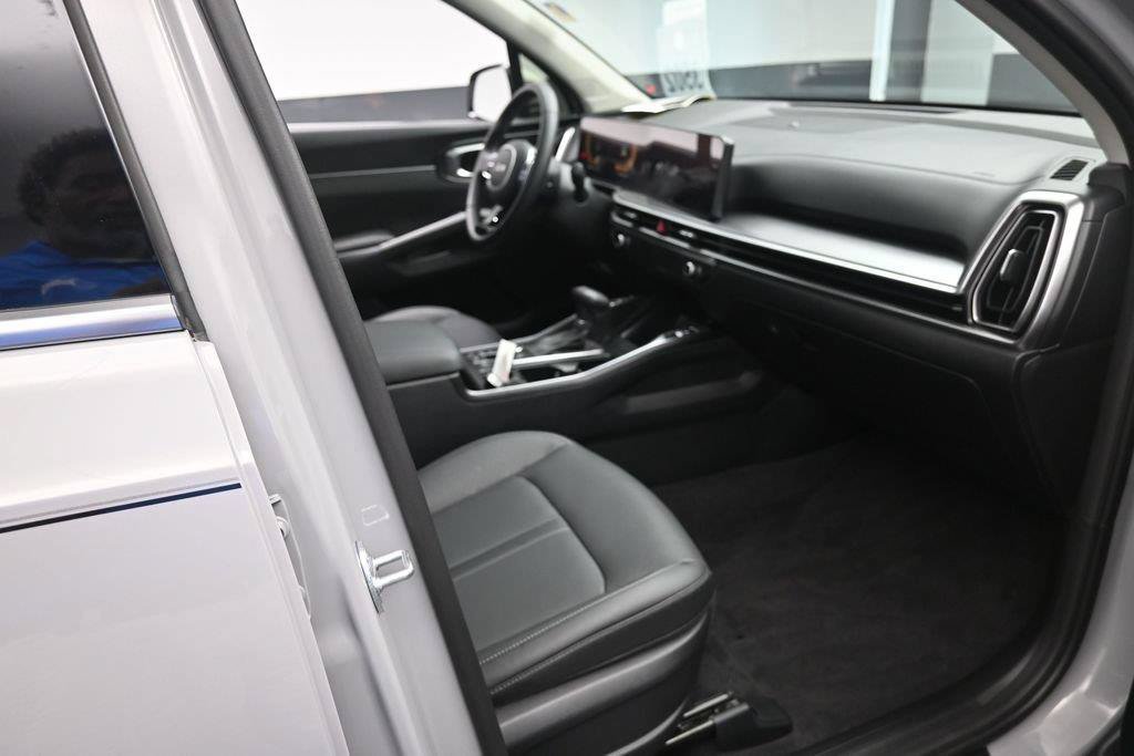 Used 2025 Kia Sorento S w/ Panoramic Sunroof Package FWD image 28