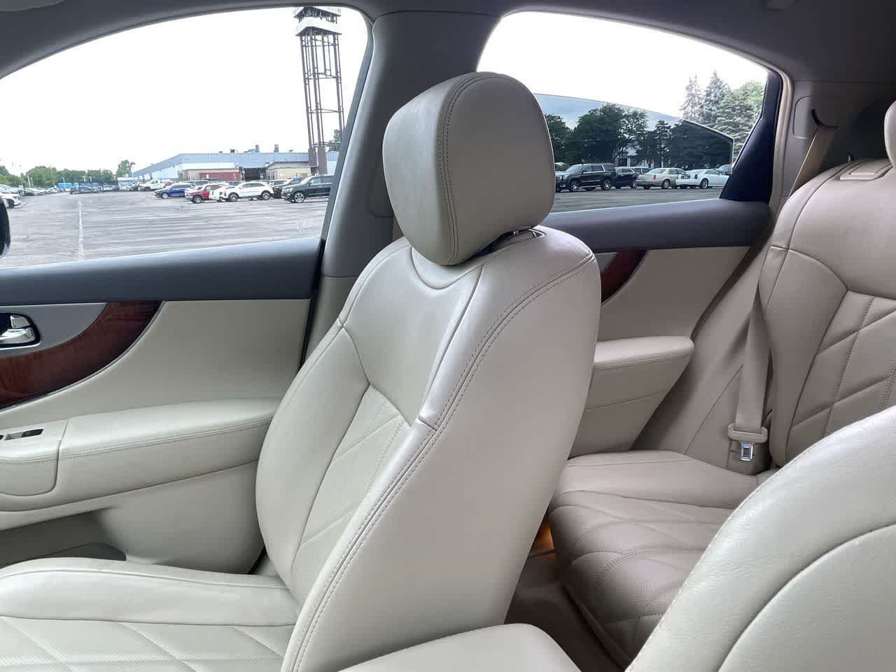 Used 2015 INFINITI QX70 AWD w/ Premium Package image 12