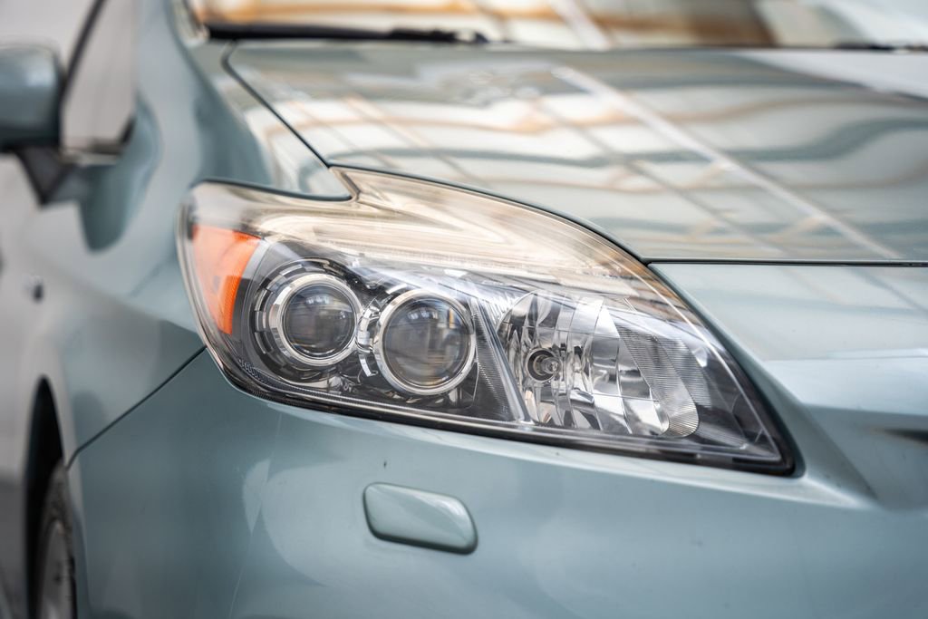 Used 2015 Toyota Prius Five FWD image 12