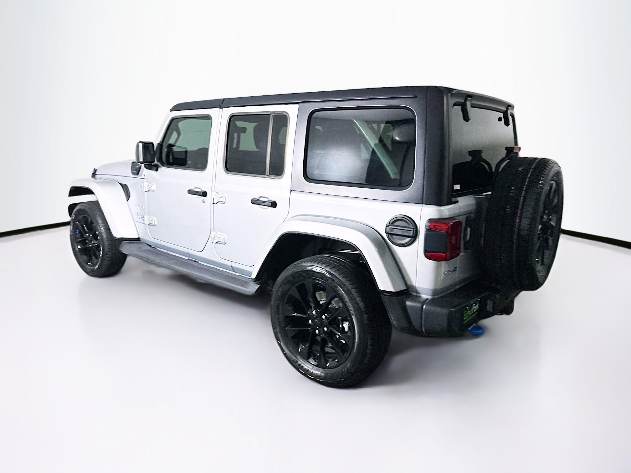 Used 2023 Jeep Wrangler Sahara image 5