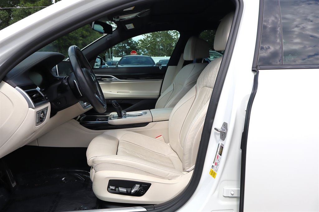 Used 2020 BMW 740i w/ M Sport Package RWD image 20