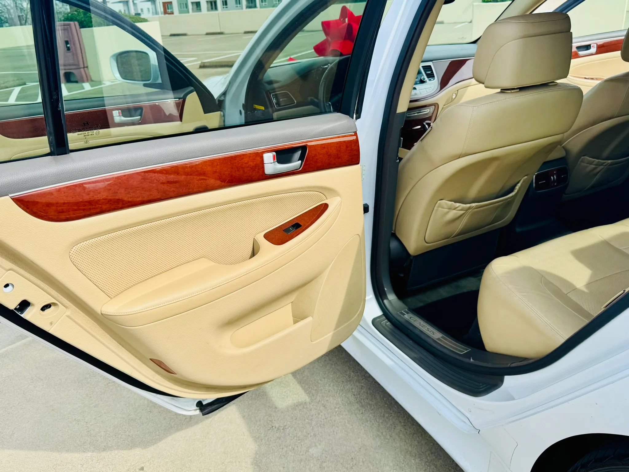 Used 2014 Hyundai Genesis 3.8 RWD image 21