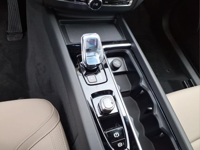 New 2026 Volvo XC60 B5 Plus w/ Protection Package Premier AWD/4WD image 23