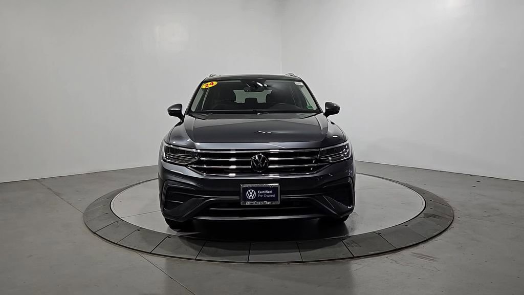 Certified 2024 Volkswagen Tiguan SE w/ Panoramic Sunroof Package image 10