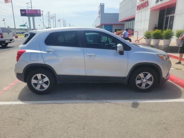 Used 2019 Chevrolet Trax LS w/ Tint and Cruise Package FWD image 5