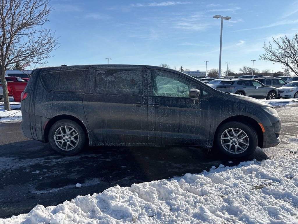 Used 2018 Chrysler Pacifica Touring Plus w/ S Appearance Package image 12