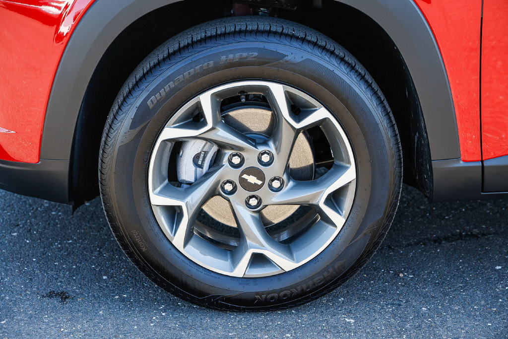 Used 2026 Chevrolet Trax LT w/ LT Convenience Package FWD image 16