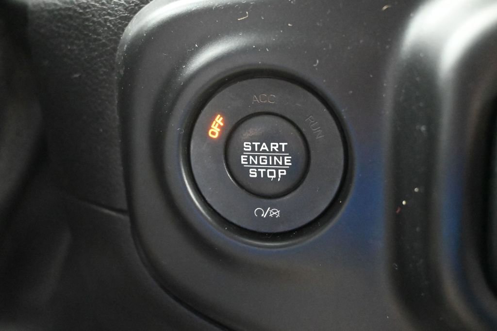 Used 2018 Jeep Wrangler Unlimited Sahara AWD/4WD image 16