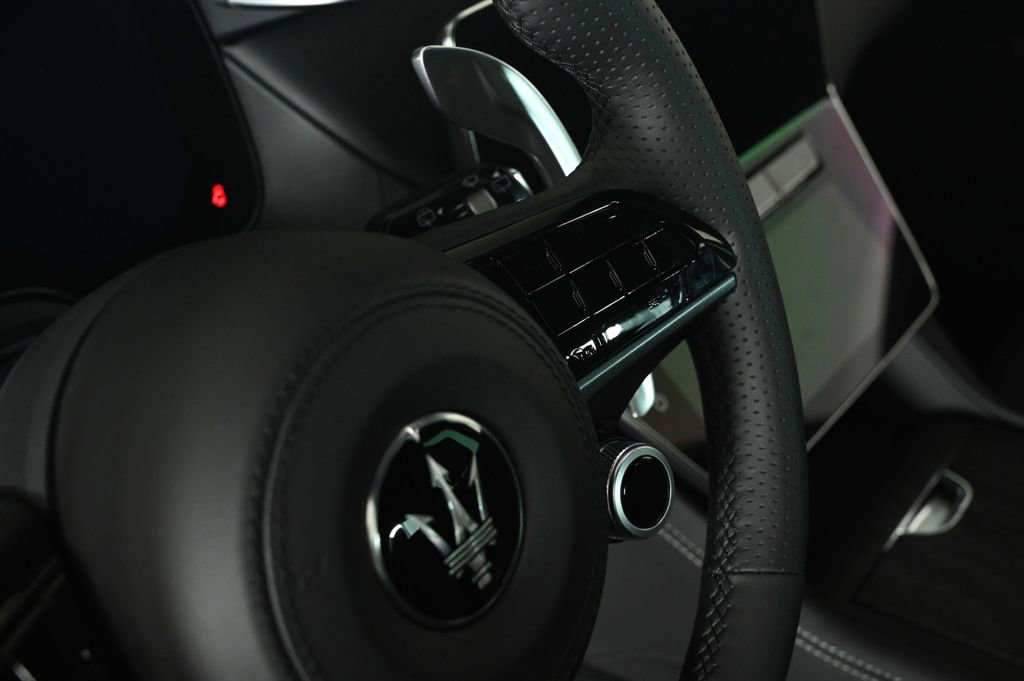 New 2025 Maserati Grecale GT image 19