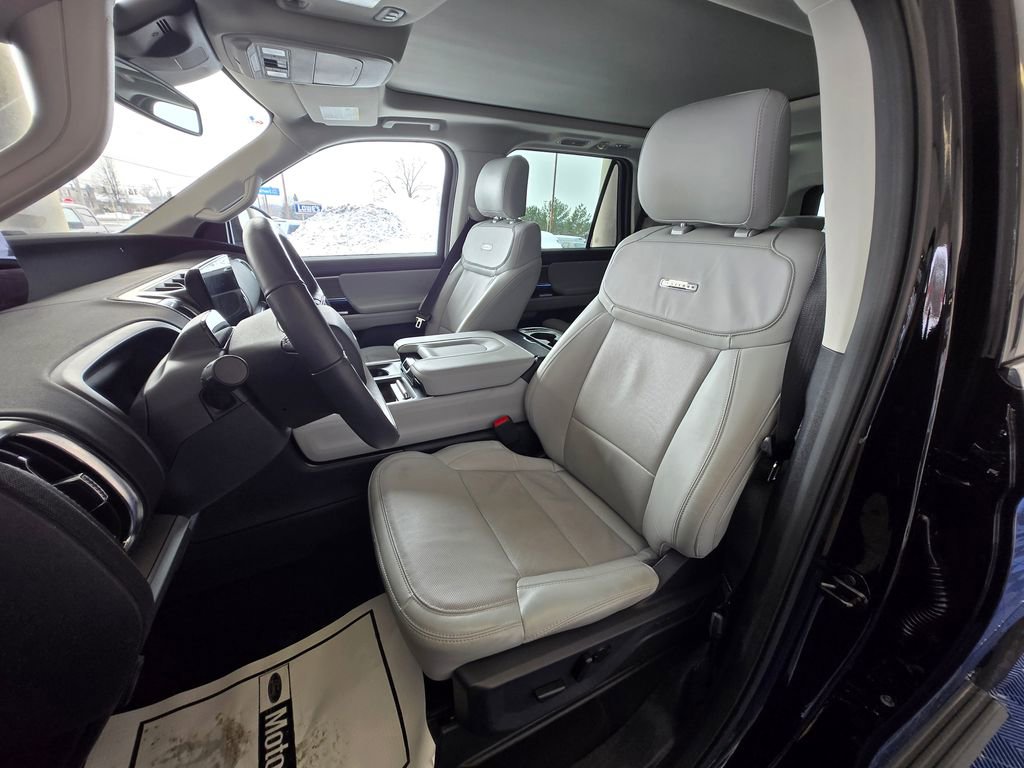 Used 2025 Ford Expedition Platinum image 9