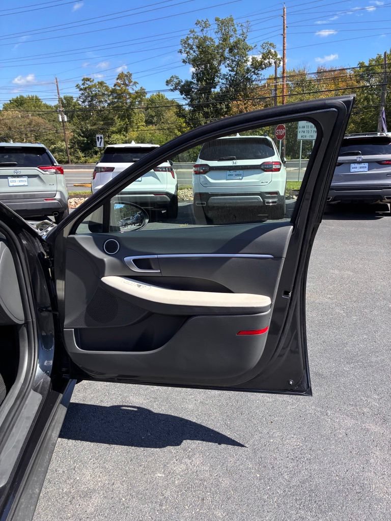Used 2023 Hyundai Sonata SE w/ Cargo Package FWD image 18