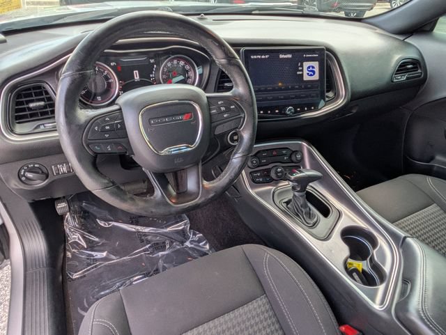 Used 2017 Dodge Challenger SXT RWD image 14