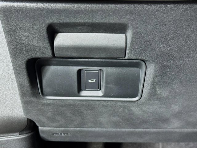 Used 2025 Land Rover Discovery Sport S image 10