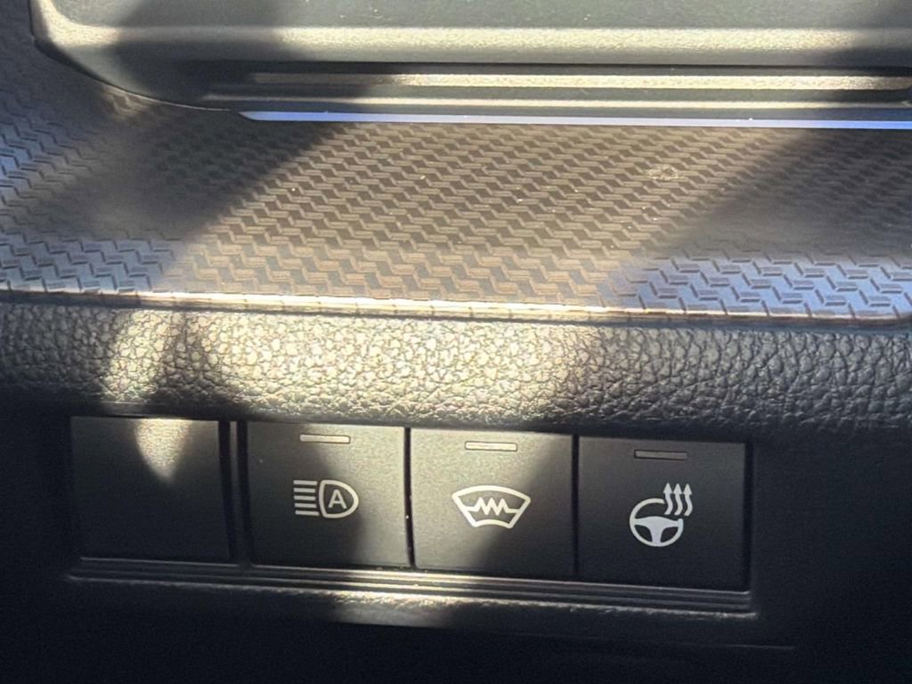 Used 2025 Toyota Prius XLE image 24