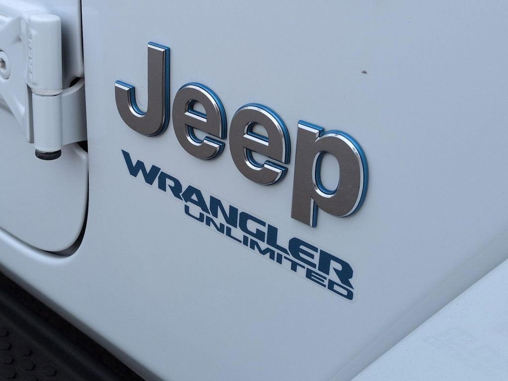 Used 2021 Jeep Wrangler Unlimited Sahara w/ Cold Weather Group AWD/4WD image 24