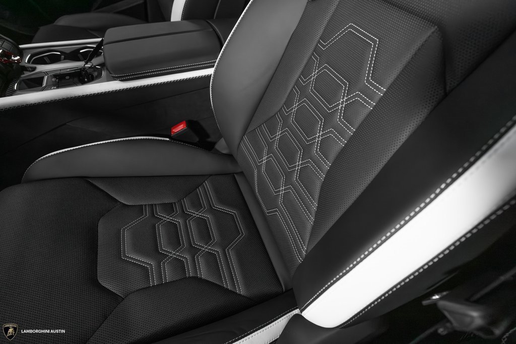 Used 2025 Lamborghini Urus SE image 32