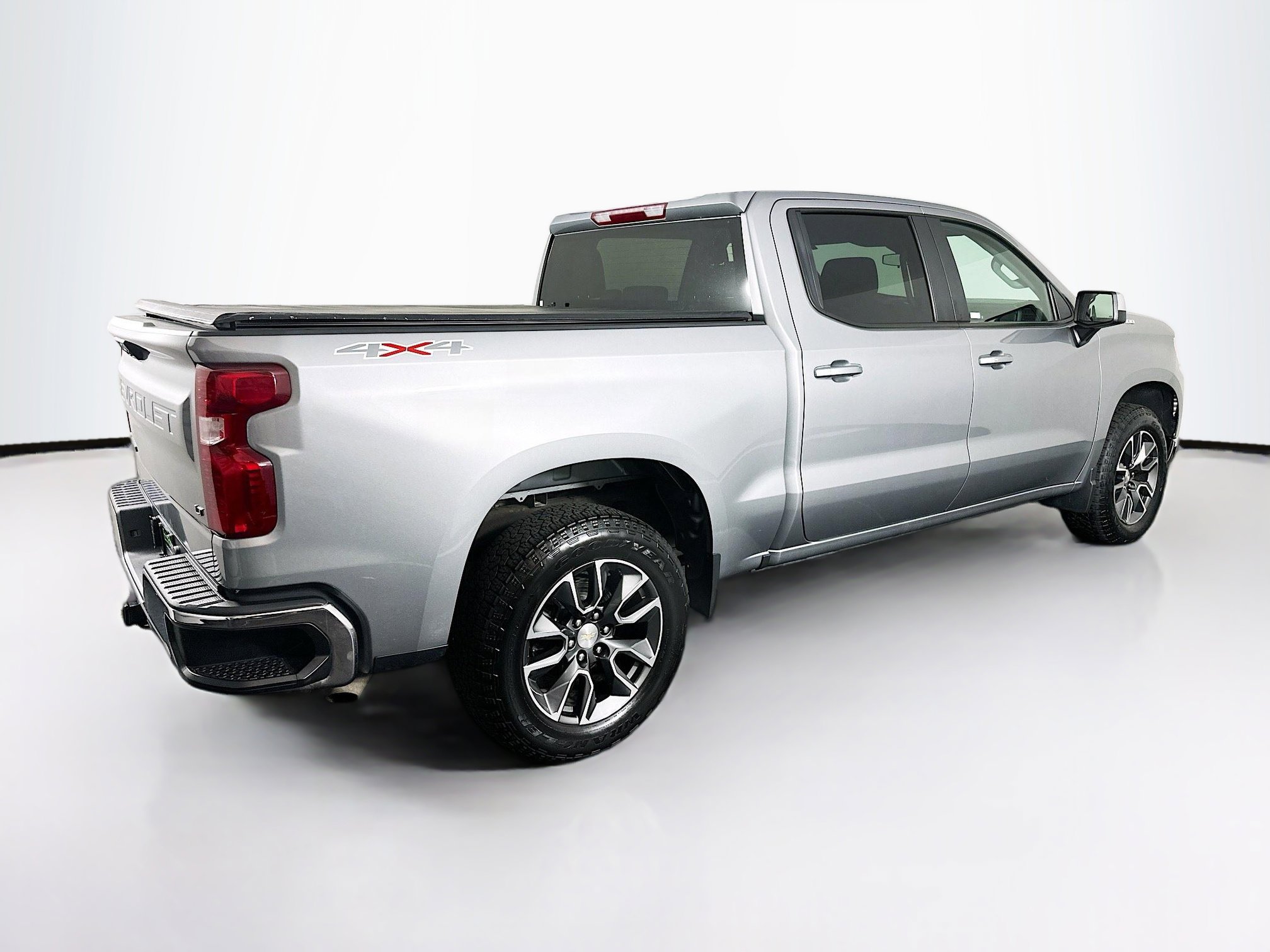 Used 2023 Chevrolet Silverado 1500 LT AWD/4WD image 9