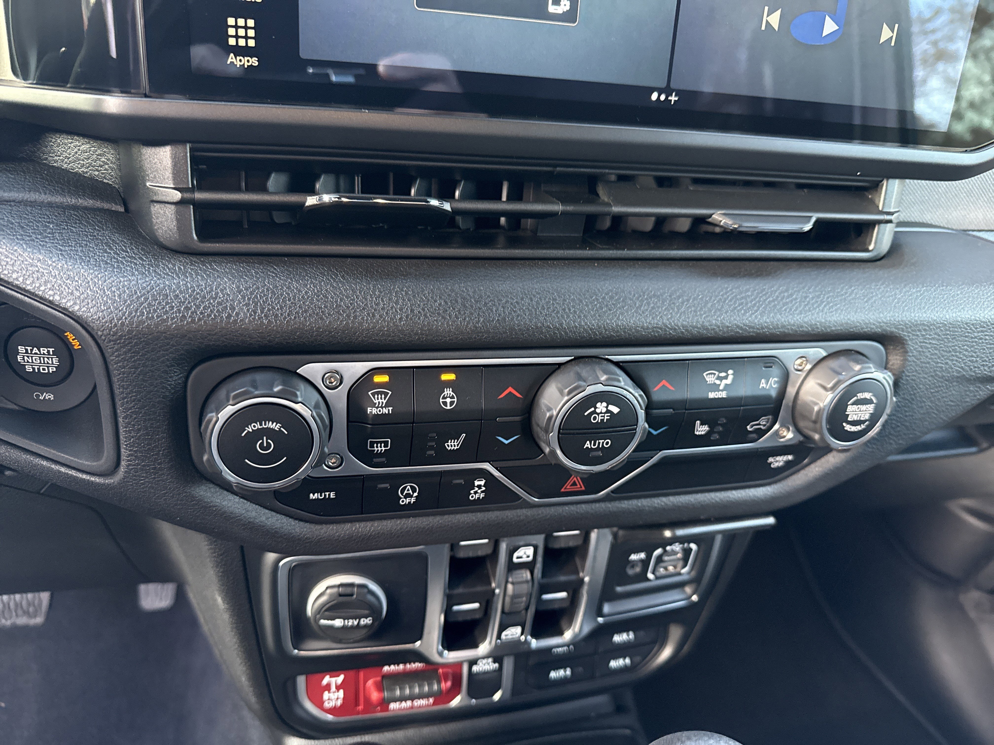 Used 2025 Jeep Wrangler Willys image 30