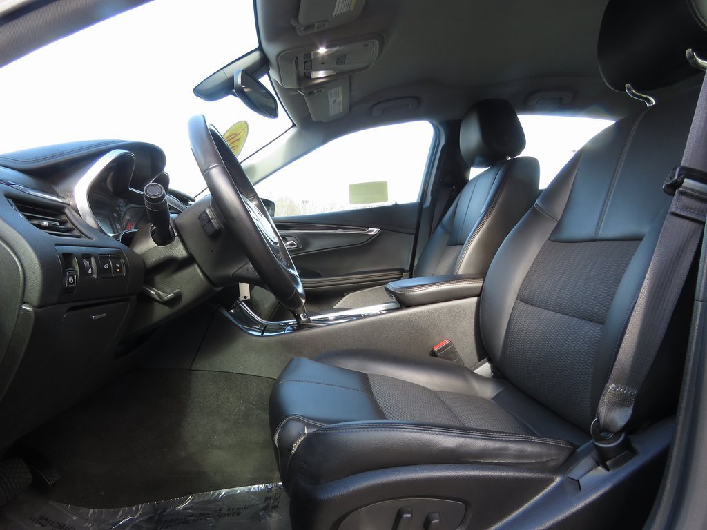 Used 2016 Chevrolet Impala LT w/ Convenience Package image 11