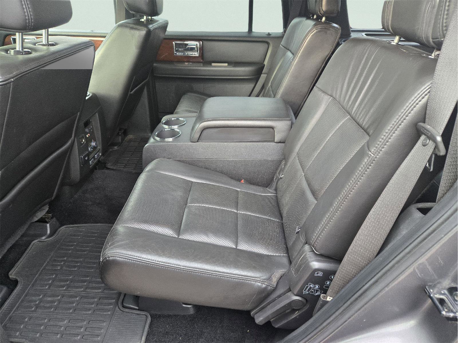 Used 2012 Lincoln Navigator 4WD image 32
