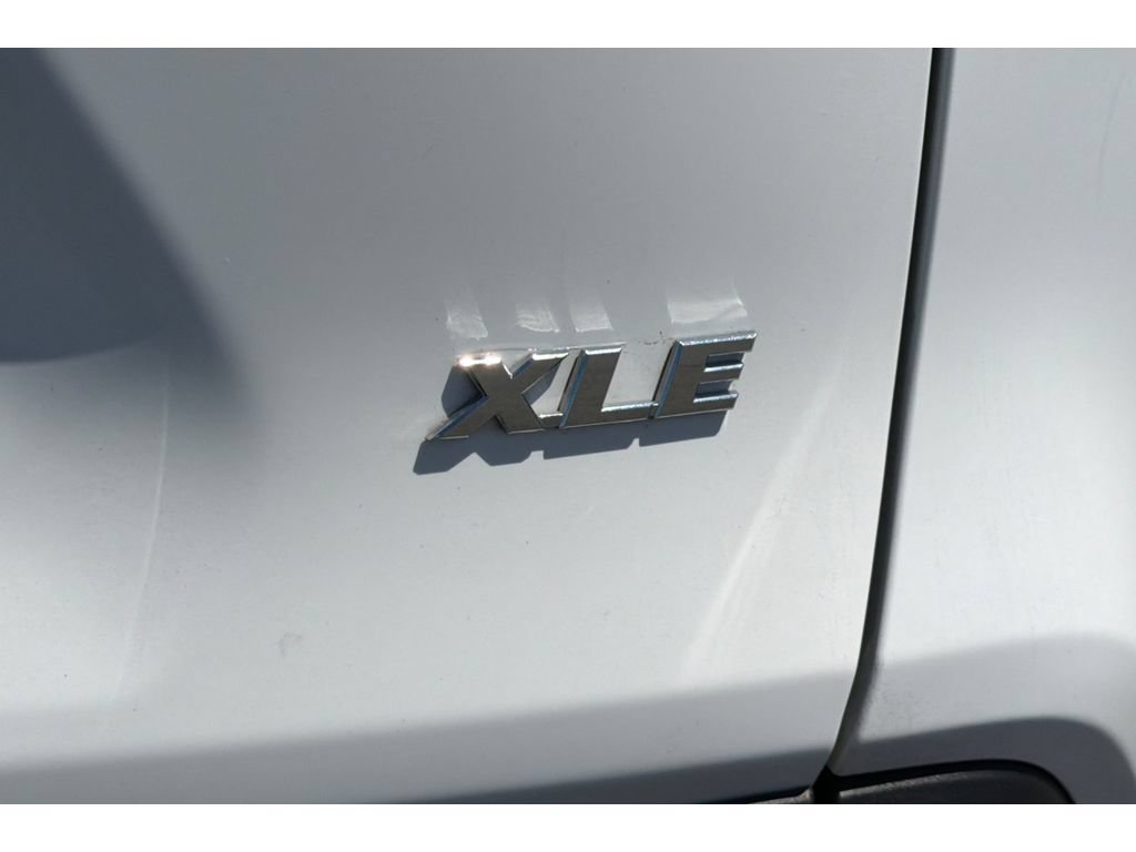 Used 2025 Toyota RAV4 XLE FWD image 32