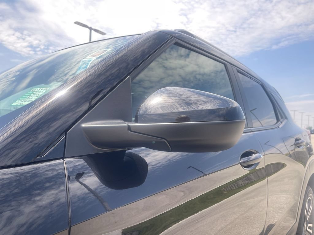 Used 2023 Chevrolet TrailBlazer LT FWD image 11
