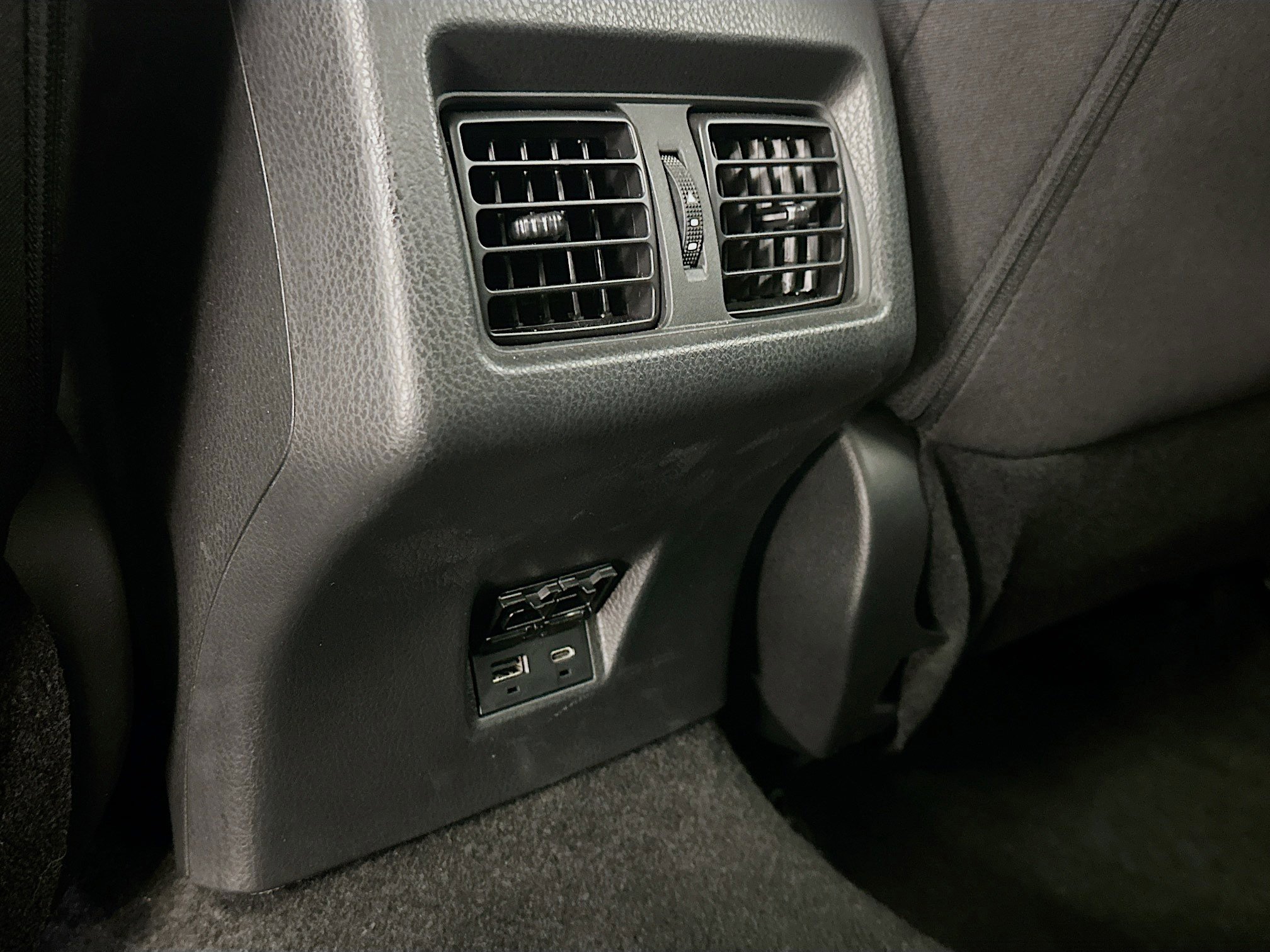 Used 2025 Toyota Camry LE image 28