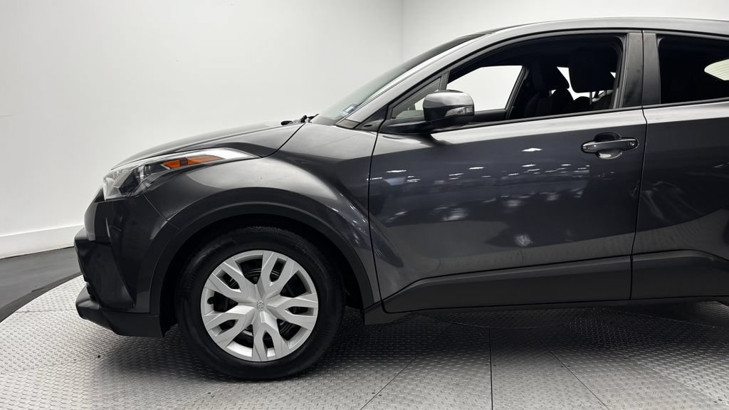 Used 2019 Toyota C-HR LE FWD image 5