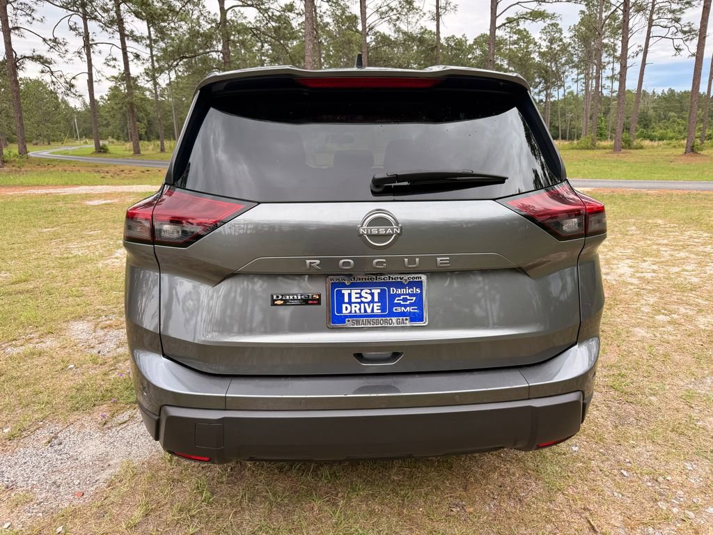 Used 2024 Nissan Rogue S FWD image 4